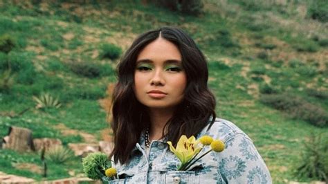 Makna Lagu Take A Chance with Me dari NIKI beserta Lirik dan .